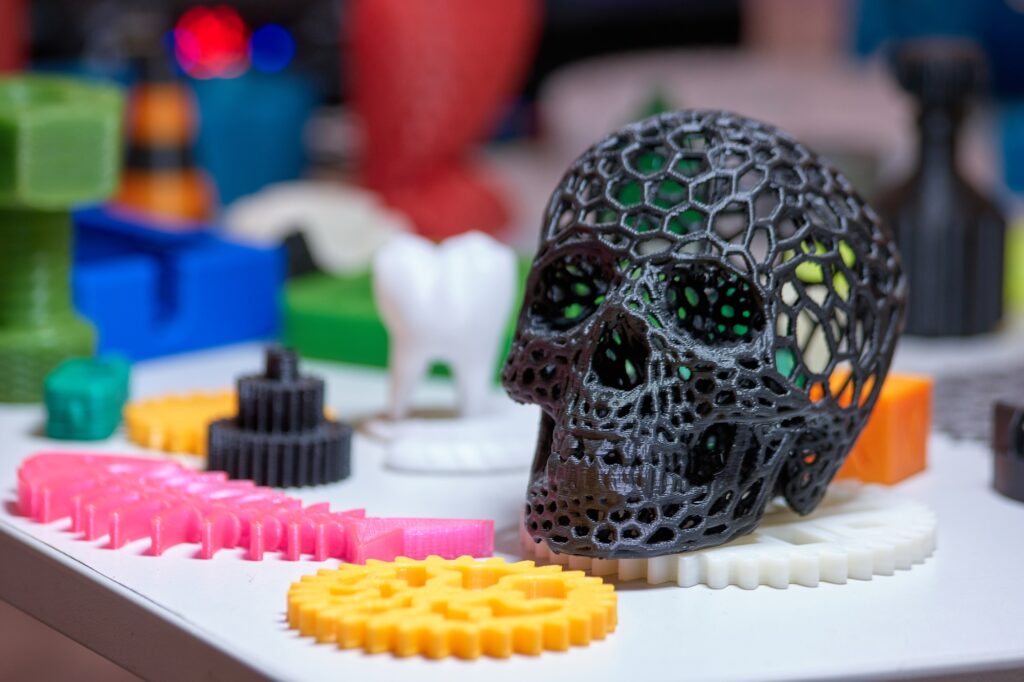 Stainless steel hollow grid skull made by 3d printer.